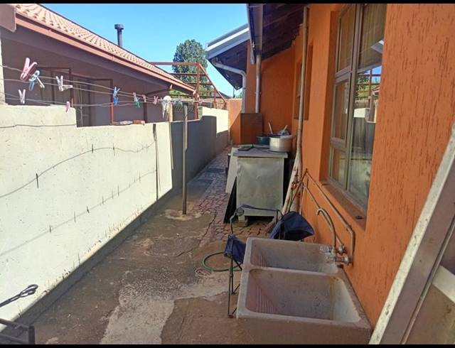 3 BEDROOM HOUSE FOR SALE IN PROTEA NORTH